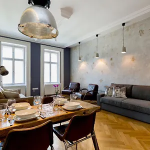 designer-dream-home-in-the-absolute-center.inbudapesthotels.com/